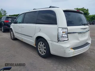 2011 Chrysler Town & Country Touring L z VIN 2A4RR8DG4BR616693, wystawiony jako IAAI lot #42492944 z przebiegiem 159 825 mil mil oraz . Historia ofert i sprzedaży dostępna na DreamBid. Obrazek 3.