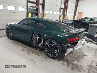 2021 Audi R8 z VIN WUAKBAFX3M7900923, wystawiony jako IAAI lot #41248773 z przebiegiem 7 048 mil mil oraz . Historia ofert i sprzedaży dostępna na DreamBid. Obrazek 3.
