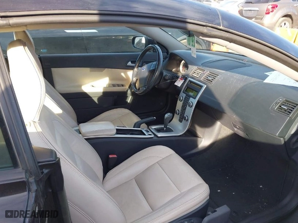 2013 Volvo C70 T5 with VIN YV1672MC2DJ139417, listed as a IAAI auction lot 41589476 with 71,890 mi miles. Bid and sale history available at carsss.com. Image 5.