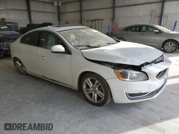 2015 Volvo S60 T5 Platinum with VIN YV1612TM8F2352980, listed as a Copart auction lot 82701654 with 0 mi miles and Salvage Title. Bid and sale history available at carsss.com. Image 4.