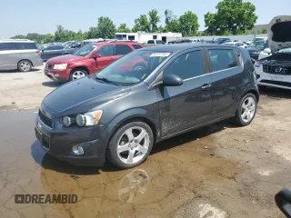 2014 Chevrolet Sonic LTZ z VIN 1G1JE6SB5E4241777, wystawiony jako Copart lot #60117705 z przebiegiem 139 287 mil mil oraz Czysty tytuł • Clean title. Historia ofert i sprzedaży dostępna na DreamBid. Obrazek 1.