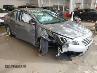 2015 Hyundai Sonata SE z VIN 5NPE24AF5FH002073, wystawiony jako IAAI lot #41580892 z przebiegiem 67 584 mil mil oraz . Historia ofert i sprzedaży dostępna na DreamBid. Obrazek 1.