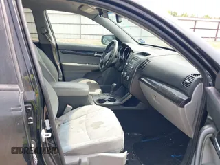 2013 Kia Sorento LX with VIN 5XYKT3A67DG359284, listed as a IAAI auction lot 42644742 with 258,998 mi miles and . Bid and sale history available at DreamBid. Image 5.