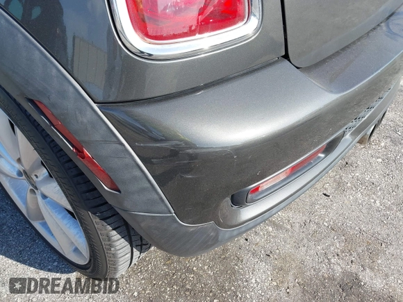 2012 MINI Hardtop S с VIN WMWSV3C58CTY17722, выставлен на аукционе IAAI как лот 42698588 с пробегом 98 511 миль миль и . История ставок и продаж доступна на DreamBid. Изображение 6.