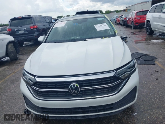 2024 Volkswagen Jetta SE with VIN 3VW7M7BU4RM097738, listed as a IAAI auction lot 42582290 with 2,598 mi miles and . Bid and sale history available at DreamBid. Image 12.
