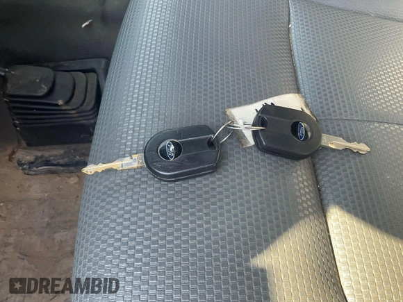 2015 Ford F-250 XLT with VIN 1FT7X2B68FEA89335, listed as a IAAI auction lot 42785319 with 130,513 mi miles and . Bid and sale history available at DreamBid. Image 3.