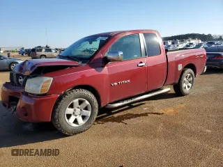 2005 Nissan Titan XE z VIN 1N6BA06A25N553228, wystawiony jako Copart lot #47136205 z przebiegiem 227 151 mil mil oraz Szkoda całkowita • Salvage title. Historia ofert i sprzedaży dostępna na DreamBid. Obrazek 1.