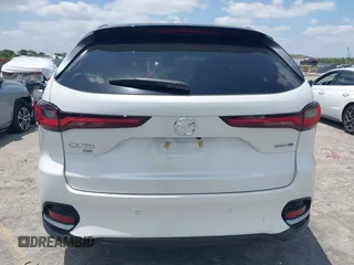 2025 Mazda CX-70 Premium Plus z VIN JM3KJEHA6S1103427, wystawiony jako IAAI lot #42108563 z przebiegiem 3741 mil mil oraz . Historia ofert i sprzedaży dostępna na DreamBid. Obrazek 16.