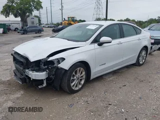 2019 Ford Fusion SE with VIN 3FA6P0LU4KR204801, listed as a IAAI auction lot 41977106 with 101,675 mi miles. Bid and sale history available at carsss.com. Image 2.
