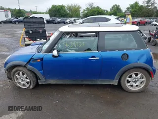 2006 MINI Hardtop with VIN WMWRC33516TK18735, listed as a IAAI auction lot 42519124 with 135,976 mi miles and . Bid and sale history available at DreamBid. Image 15.