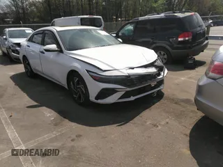 2024 Hyundai Elantra Limited z VIN KMHLN4DJ4RU093132, wystawiony jako IAAI lot #41960097 z przebiegiem 8 445 mil mil oraz . Historia ofert i sprzedaży dostępna na DreamBid. Obrazek 1.