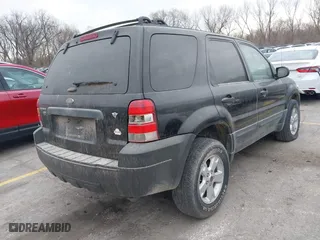 2006 Ford Escape XLT with VIN 1FMYU93126KA06942, listed as a IAAI auction lot 41851023 with 151,695 mi miles. Bid and sale history available at carsss.com. Image 4.