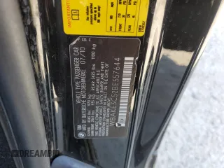 2011 BMW 3 Series 328i z VIN WBAKE3C52BE557644, wystawiony jako Copart lot #52886685 z przebiegiem 151 824 mil mil oraz Nie do naprawy • Non repairable. Historia ofert i sprzedaży dostępna na DreamBid. Obrazek 14.