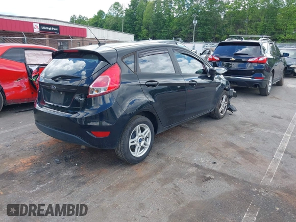 2019 Ford Fiesta SE z VIN 3FADP4EJ7KM102259, wystawiony jako IAAI lot #42265135 z przebiegiem 94 445 mil mil oraz . Historia ofert i sprzedaży dostępna na DreamBid. Obrazek 4.
