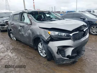 2019 Kia Sorento LX z VIN 5XYPGDA33KG537484, wystawiony jako IAAI lot #41441778 z przebiegiem 99 170 mil mil oraz . Historia ofert i sprzedaży dostępna na DreamBid. Obrazek 1.