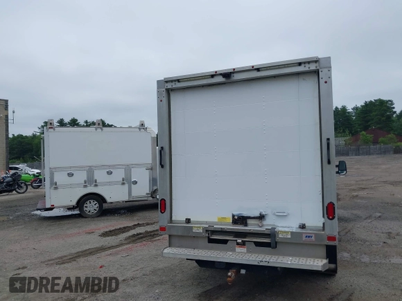 2018 Ford Transit z VIN 1FDBF8ZM7JKA87392, wystawiony jako IAAI lot #42589010 z przebiegiem 99 526 mil mil oraz . Historia ofert i sprzedaży dostępna na DreamBid. Obrazek 16.
