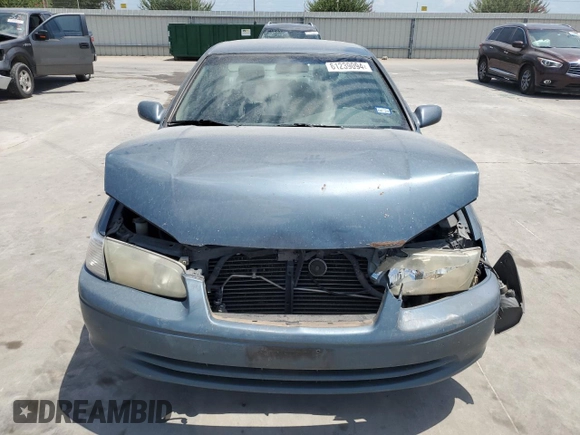 2001 Toyota Camry CE z VIN 4T1BG22K71U837591, wystawiony jako Copart lot #61239094 z przebiegiem 230 941 mil mil oraz Szkoda całkowita • Salvage title. Historia ofert i sprzedaży dostępna na DreamBid. Obrazek 5.
