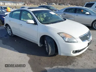 2008 Nissan Altima 3.5 SE with VIN 1N4BL21E38C162565, listed as a IAAI auction lot 41722199 with 205,992 mi miles. Bid and sale history available at carsss.com. Image 1.