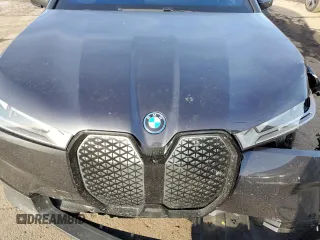 2024 BMW iX xDrive50 z VIN WB523CF02RCP06595, wystawiony jako Copart lot #44179575 z przebiegiem Nie podano mil oraz Szkoda całkowita • Salvage title. Historia ofert i sprzedaży dostępna na DreamBid. Obrazek 12.