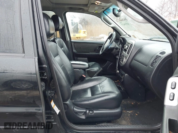 2004 Ford Escape Limited with VIN 1FMCU94164KA98160, listed as a IAAI auction lot 41574437 with 169,378 mi miles. Bid and sale history available at carsss.com. Image 5.
