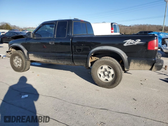 2002 Chevrolet S-10 LS with VIN 1GCCT19W228189014, listed as a Copart auction lot 89177205 with 0 mi miles and Salvage Title. Bid and sale history available at carsss.com. Image 2.