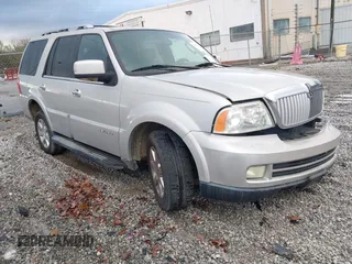 2006 Lincoln Navigator Luxury with VIN 5LMFU27586LJ09074, listed as a IAAI auction lot 41566105 with 266,395 mi miles. Bid and sale history available at carsss.com. Image 1.