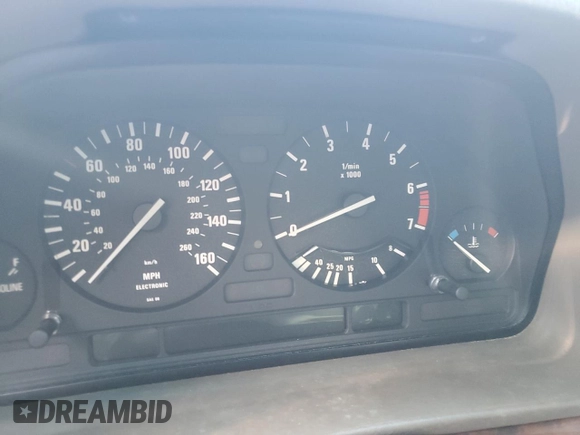 1991 BMW 7 Series z VIN WBAGC4310MDC27706, wystawiony jako Copart lot #81496754 z przebiegiem Nie podano mil oraz Nie do naprawy • Non repairable. Historia ofert i sprzedaży dostępna na DreamBid. Obrazek 9.