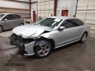 2016 Volkswagen Passat S z VIN 1VWAS7A30GC013577, wystawiony jako IAAI lot #42231654 z przebiegiem 84 918 mil mil oraz . Historia ofert i sprzedaży dostępna na DreamBid. Obrazek 2.