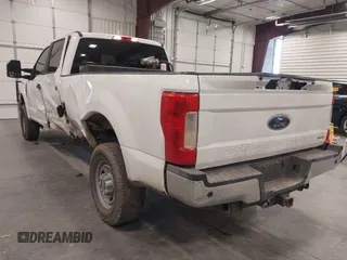 2018 Ford Super Duty F-250 SRW XL with VIN 1FT7W2B60JEC63345, listed as a IAAI auction lot 41159792 with 165,949 mi miles. Bid and sale history available at carsss.com. Image 3.