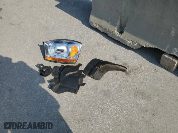 2006 Dodge 2500 SLT z VIN 1D7KS28C76J149088, wystawiony jako Copart lot #58035905 z przebiegiem 157 819 mil mil oraz Szkoda całkowita • Salvage title. Historia ofert i sprzedaży dostępna na DreamBid. Obrazek 12.