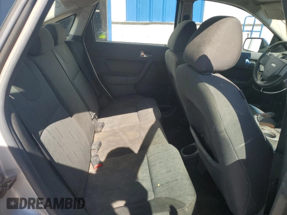2009 Ford Focus SE z VIN 1FAHP35N29W126266, wystawiony jako Copart lot #56886465 z przebiegiem 420 672 mil mil oraz Czysty tytuł • Clean title. Historia ofert i sprzedaży dostępna na DreamBid. Obrazek 10.