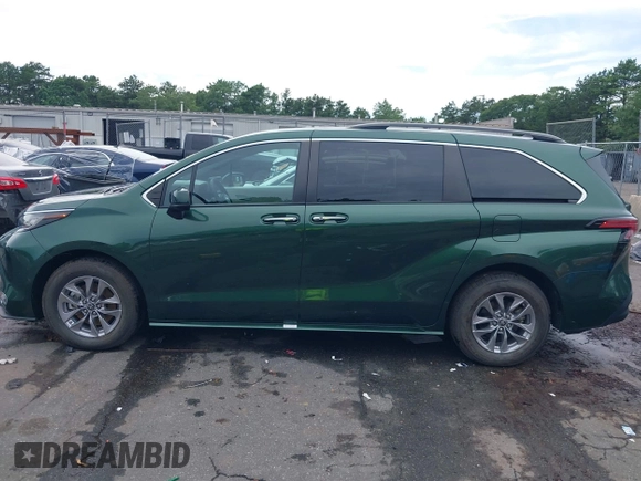 2022 Toyota Sienna XLE with VIN 5TDYSKFC1NS043177, listed as a IAAI auction lot 42495390 with 33,908 mi miles and . Bid and sale history available at DreamBid. Image 14.