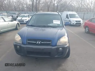 2008 Hyundai Tucson SE with VIN KM8JN12D58U860889, listed as a IAAI auction lot 41884642 with 236,648 mi miles. Bid and sale history available at carsss.com. Image 6.