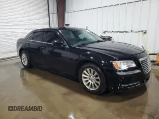 2014 Chrysler 300 z VIN 2C3CCAAG0EH132608, wystawiony jako Copart lot #59217075 z przebiegiem 215 836 mil mil oraz Szkoda całkowita • Salvage title. Historia ofert i sprzedaży dostępna na DreamBid. Obrazek 4.