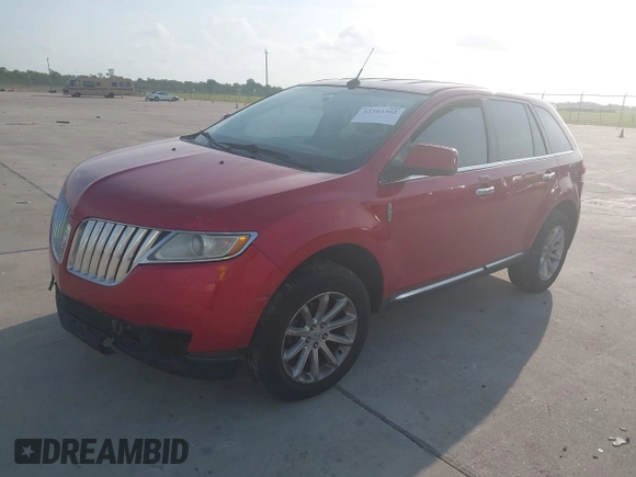 2011 Lincoln MKX z VIN 2LMDJ6JKXBBJ00173, wystawiony jako IAAI lot #42303362 z przebiegiem 156 965 mil mil oraz . Historia ofert i sprzedaży dostępna na DreamBid. Obrazek 2.