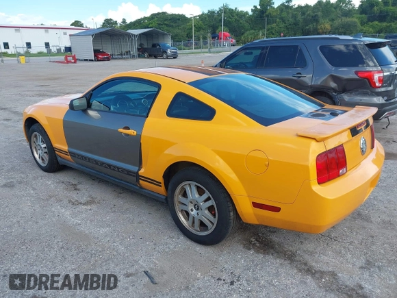 2007 Ford Mustang Deluxe with VIN 1ZVHT80NX75212760, listed as a IAAI auction lot 42716918 with 264,431 mi miles and . Bid and sale history available at DreamBid. Image 3.