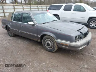 1992 Chrysler New Yorker z VIN 1C3XV66L3ND861794, wystawiony jako IAAI lot #41844564 z przebiegiem 68 016 mil mil oraz . Historia ofert i sprzedaży dostępna na DreamBid. Obrazek 1.