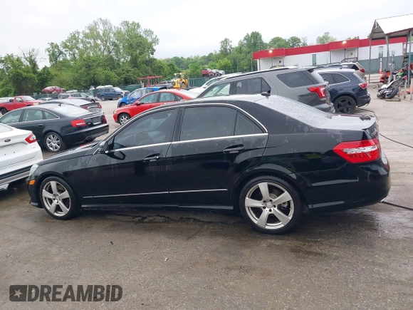 2011 Mercedes-Benz E 350 Luxury z VIN WDDHF8HB1BA427051, wystawiony jako IAAI lot #42091014 z przebiegiem Nie podano mil oraz . Historia ofert i sprzedaży dostępna na DreamBid. Obrazek 14.