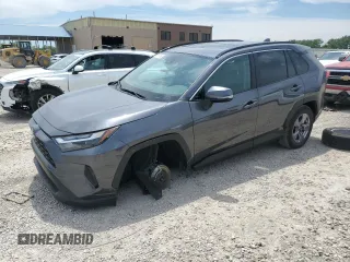 2024 Toyota RAV4 XLE z VIN 2T3P1RFV6RC481451, wystawiony jako Copart lot #58316955 z przebiegiem 6 652 mil mil oraz Szkoda całkowita • Salvage title. Historia ofert i sprzedaży dostępna na DreamBid. Obrazek 1.