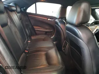 2014 Chrysler 300 z VIN 2C3CCAAG0EH132608, wystawiony jako Copart lot #59217075 z przebiegiem 215 836 mil mil oraz Szkoda całkowita • Salvage title. Historia ofert i sprzedaży dostępna na DreamBid. Obrazek 10.