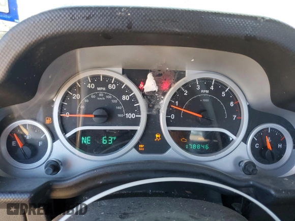2007 Jeep Wrangler Sahara z VIN 1J4FA54177L183617, wystawiony jako Copart lot #49660785 z przebiegiem 178 846 mil mil oraz Szkoda całkowita • Salvage title. Historia ofert i sprzedaży dostępna na DreamBid. Obrazek 9.