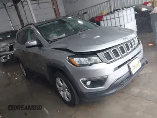 2019 Jeep Compass Latitude with VIN 3C4NJDBB5KT742005, listed as a IAAI auction lot 41600293 with 76,362 mi miles. Bid and sale history available at carsss.com. Image 1.