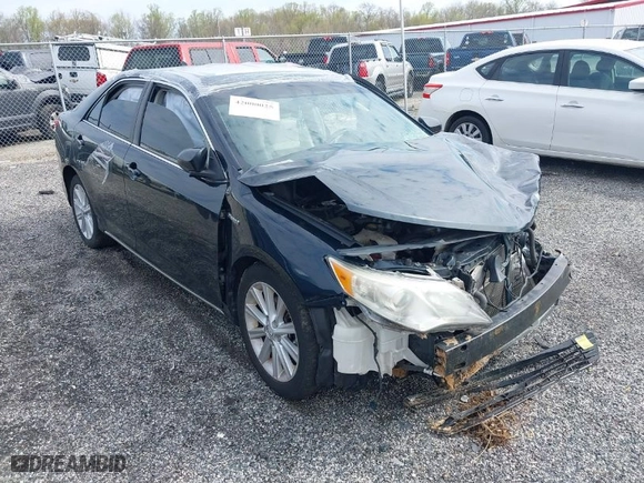 2013 Toyota Camry Hybrid LE with VIN 4T1BD1FK5DU076612, listed as a IAAI auction lot 42000025 with 210,000 mi miles. Bid and sale history available at carsss.com. Image 1.