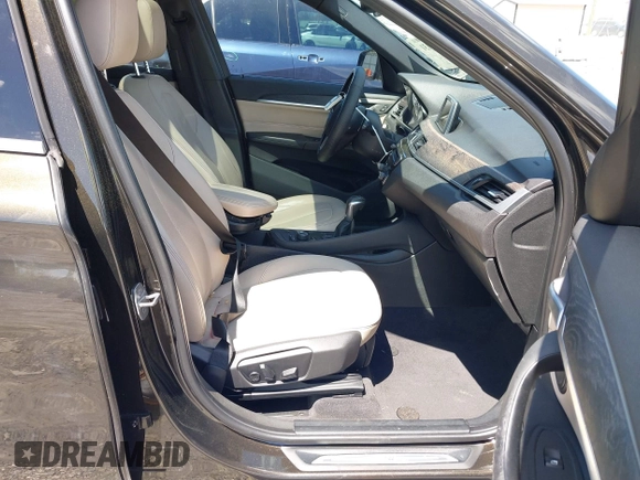 2016 BMW X1 xDrive28i with VIN WBXHT3C3XGP889833, listed as a IAAI auction lot 39118131 with 111,343 mi miles. Bid and sale history available at carsss.com. Image 5.