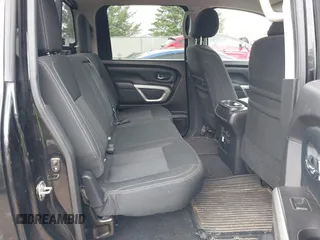 2017 Nissan Titan Platinum Reserve z VIN 1N6AA1E56HN522395, wystawiony jako IAAI lot #42333517 z przebiegiem 111 679 mil mil oraz . Historia ofert i sprzedaży dostępna na DreamBid. Obrazek 8.
