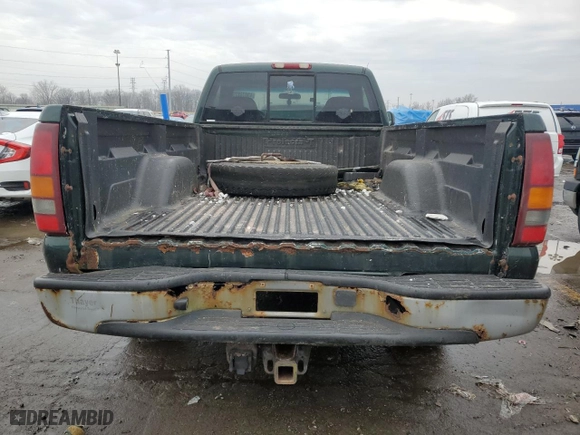 2002 Chevrolet Silverado 1500 LS with VIN 1GCEK14T22Z241762, listed as a Copart auction lot 43076875 with 224,844 mi miles and Clean Title. Bid and sale history available at carsss.com. Image 6.