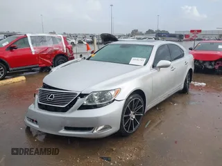 2008 Lexus LS 460 with VIN JTHBL46F085080285, listed as a IAAI auction lot 41086383 with 198,688 mi miles and . Bid and sale history available at carsss.com. Image 18.