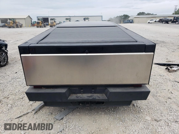 2024 Tesla Cybertruck z VIN 7G2CEHED6RA008072, wystawiony jako Copart lot #70886484 z przebiegiem 11 268 mil mil oraz Szkody całkowita. Historia ofert i sprzedaży dostępna na DreamBid. Obrazek 6.