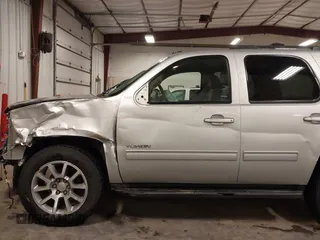 2013 GMC Yukon SLT with VIN 1GKS2CE06DR323343, listed as a IAAI auction lot 41643959 with 246,658 mi miles. Bid and sale history available at carsss.com. Image 6.