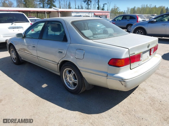 2000 Toyota Camry CE with VIN JT2BG22K6Y0451632, listed as a IAAI auction lot 42030842 with 200,734 mi miles. Bid and sale history available at carsss.com. Image 3.